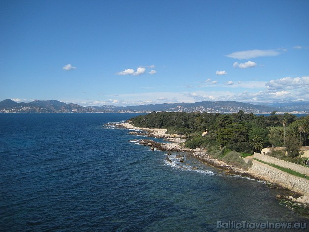 Beidzot 1791. gadā sala un klosteris tika pārdoti mūku grupai 41966