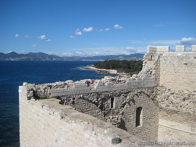 Cietoksnis bija galvenā ēka, kur mūki meklēja patvērumu, jo St. Honorat ir pilnība neaizsargāta sala un tā bieži tika pakļauta uzbrukumiem 41972