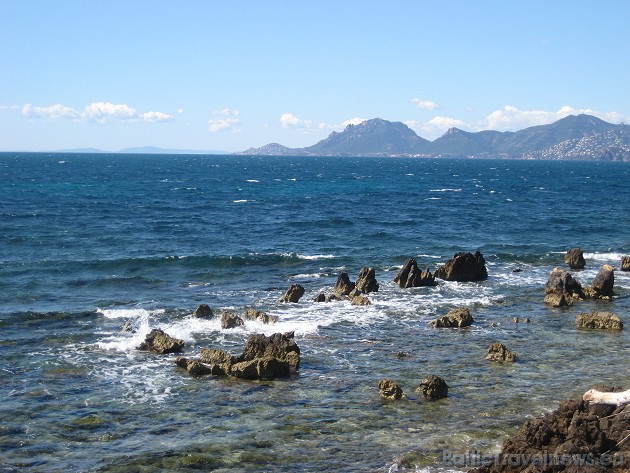 Vairāk informācijas par Saint-Honorat angļu valodā var atrast interneta vietnē www.cannes-ilesdelerins.com 41981
