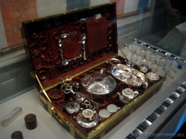 Vēsturiski parfimērijas ražošana ir saistīta ar ādas izstrādājumu ražošanu. Viduslaikos Grasa specializējās liellopu audzēšanā speciāli ādas izstrādāj 42382