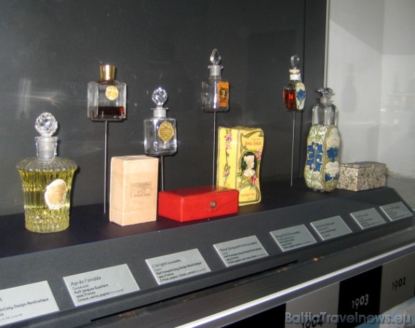 Starptautiskais parfimērijas muzejs ir valsts muzejs. Šeit ir iespējams apskatīt priekšmetus, kuri tika atvesti uz Grasu no Luvras, Brandli, Versaļas  42392