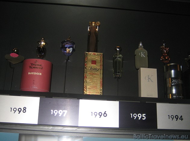 Jau no antīkajiem laikiem smaržīgo esenču ražošana bija saistīta ar medicīnu, kosmētiku, kulināriju un sakrālajiem rituāliem 42394