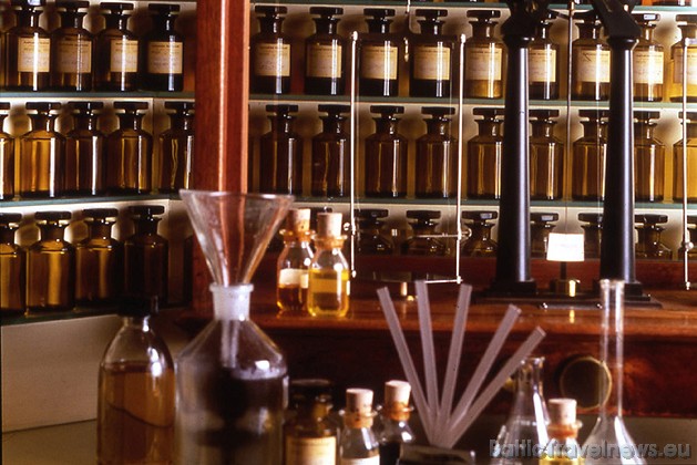 Viena no pazīstamākajām Francijas smaržu fabrikām Fragonard atrodas pasaules parfimērijas galvaspilsētā Grasā (fr. Grasse) 42398