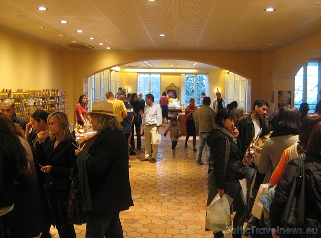 Fragonard produkcija ir unikāla dāvana sev un draugiem. Iegādāties ir izdevīgāk šeit - fabrikas veikaliņā. Lielveikalos un salonos cenas ir augstākas 42409