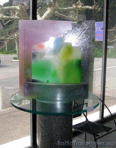 Stikla mākslas darbs 42635