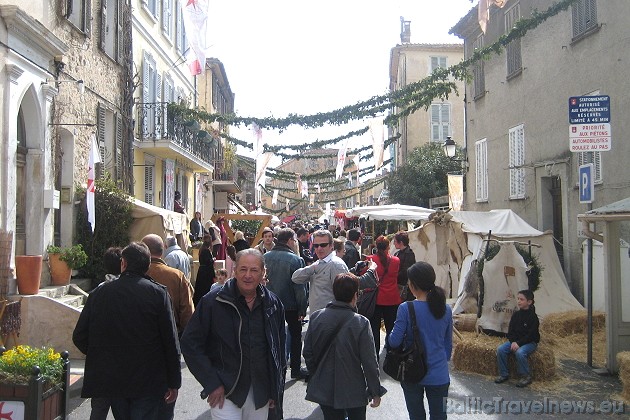 No 26.03. - 28.03.2010 Francijas Rivjēras pilsētā Biot notika templiešu bruņinieku svētki. Svētku laikā pilsētas ieliņas tiek izrotātas 42647