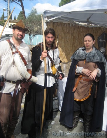 Pilsētas iedzīvotāji templiešu kostīmos 42652