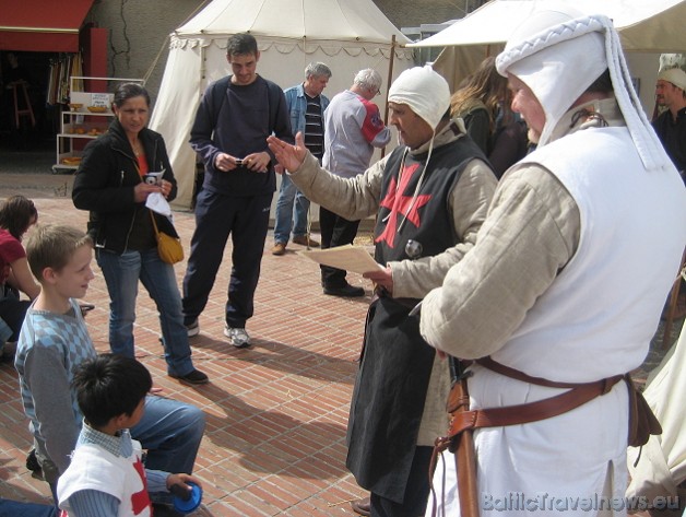 Bērni tiek pieņemti bruņiniekos 42663