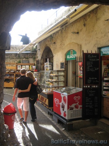 Šaurās pilsētas ieliņas iecienīja iemīlējušies pārīši 42678