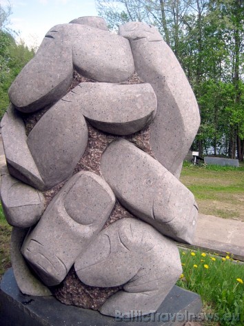 Akmens skulptūru parka izveidē ir piedalījušies vairāk kā 50 mākslinieki no visas pasaules 43569
