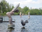 Dažas skulptūras ir izvietotas ainaviski skaistajā Vilnojos ezerā 13