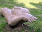 2001. gadā tika uzaicināti 8 slaveni Lietuvas mākslinieki uz akmens skulptūru simpoziju, kur viņi brīvi īstenoja savas idejas laukakmeņos. Tagad simpo 17