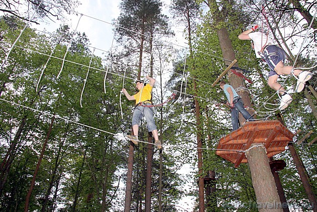 Viļņojošās troses ir labs pārbaudījums ikvienam drosminiekam 44459