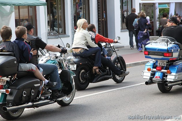 Organizatori atzīst, ka uz Jūrmalu bija sabraukuši vairāk nekā 1000 motociklu 44700