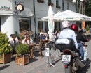Jūrmalas āra kafejnīcu viesi varēja baudīt motociklistu klātbūtni 18