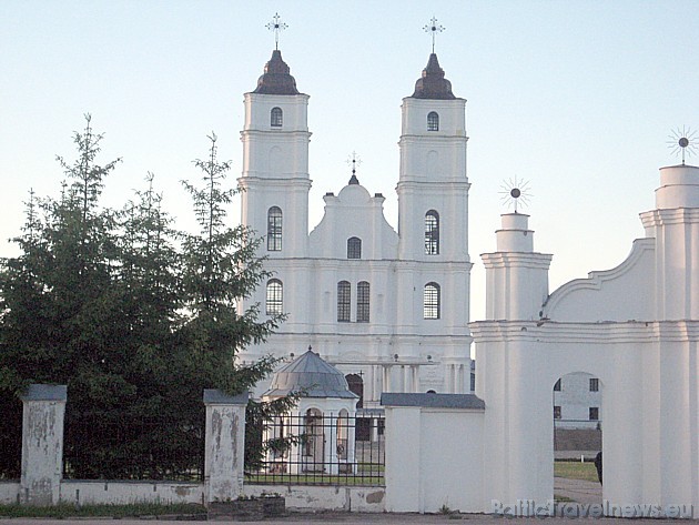 Plašāka informācija par Aglonas bazilikai līdzās esošo Kristus Karaļa kalnu: www.agkk.lv 44749