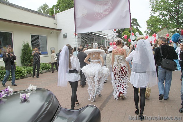 Līgavu parāde 2010 Jūrmalā 13.06.2010 www.ligavuparade.lv 44830