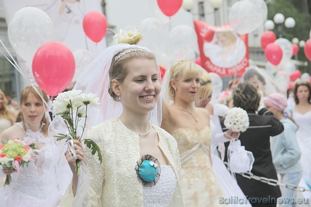 Līgavu parāde 2010 Jūrmalā 13.06.2010 www.ligavuparade.lv 44851