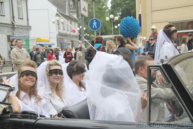 Līgavu parāde 2010 Jūrmalā 13.06.2010 www.ligavuparade.lv 44856