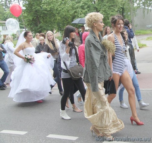 Līgavu parāde 2010 Jūrmalā 13.06.2010 www.ligavuparade.lv 44857