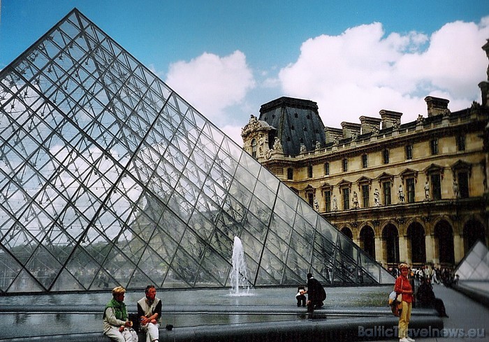 Luvras muzeju ar slaveno piramīdu katru dienu apmeklē 23 000 cilvēku. Rindas garums - 107 minūtes 
Foto: picspack/clodi79 47897