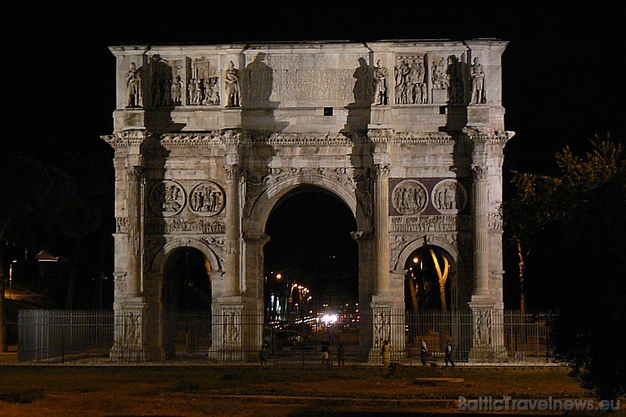 Kad Napoleons sūtīja savus kareivjus uz kauju pie Austerlicas, viņš tiem apsolīja - mājās jūs atgriezīsieties caur Triumfa arku, ko sāka celt pēc gada 47899