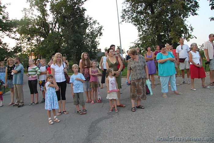 LMT gaisa balonu festivāls 2010 Madonā pulcēja plašu skatītāju pulku 48248
