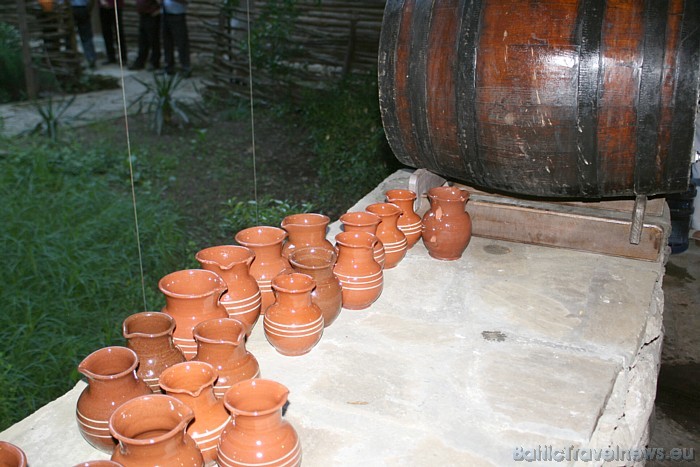 Tur iespējams nogaršot gan tradicionālo bulgāru vīnu, gan alu, gan arī rakiju - bulgāru degvīnu 48524