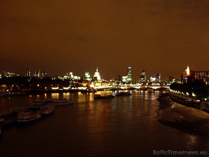 Katru gadu London Eye veic 7668 pilnus apgriezienus, veicot tādu attālumā kā no Londonas līdz Ēģiptei
Foto: picspack/mh-wuff 48881