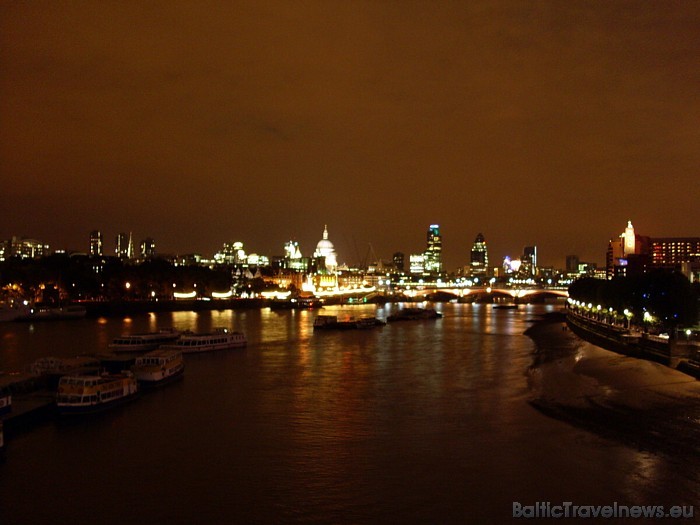 Katru gadu London Eye veic 7668 pilnus apgriezienus, veicot tādu attālumā kā no Londonas līdz Ēģiptei
Foto: picspack/mh-wuff 48881