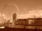 London Eye būvniecība ilga septiņus gadus un tā celšanā piedalījās simtiem cilvēku no piecām dažādām valstīm
Foto: picspack/busy Chrissy 10