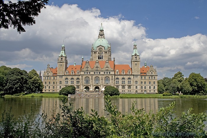 Pilsētas jaunais rātsnams ir jauns, tikai salīdzinot ar veco rātsnamu 
Foto: ©Hannover Marketing und Tourismus GmbH,  L. Gerhardts 49533