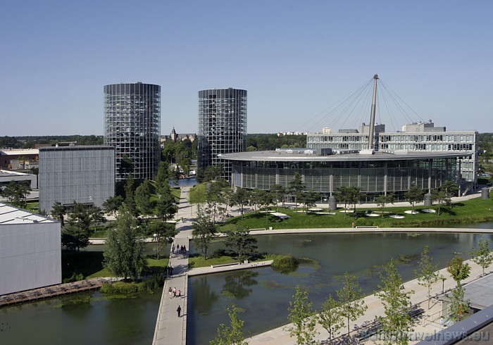 Ieejas biļete Autostadt maksā 15 eiro pieaugušajiem, bērniem, jauniešiem un skolēniem (6-17 gadi) - 6 eiro
Foto: Autostadt GmbH 50749