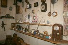 Muzejā ir arī istabas, kurā aplūkojamas dažādas tematiskas ekspozīcijas, piemēram, skulptūras, senlaiku pulksteņi, lādītes, kā arī īpaši rokdarbi 12