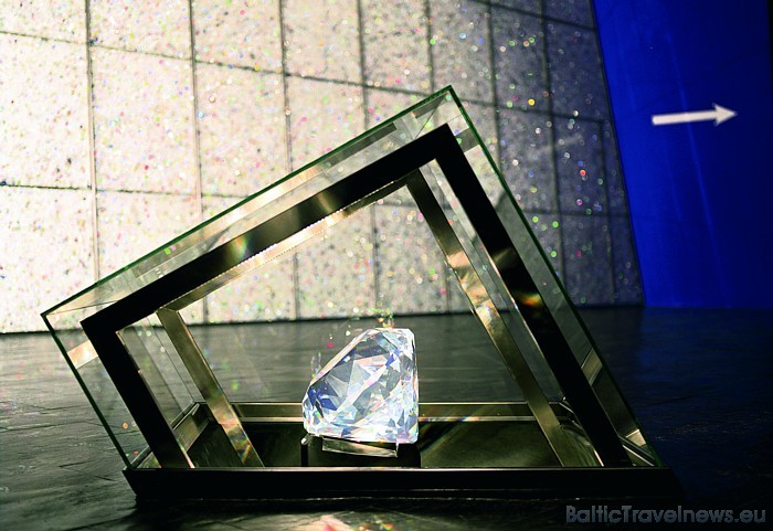 Swarovski kristālu pasaule gan 2011. gada janvārī tiks slēgta, lai veiktu pārbūvi, tomēr jau 2011. gada augustā tur tiks uzņemti apmeklētāji
Foto: ©  51748