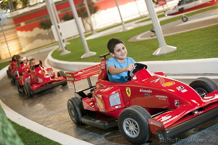 Apvienoto Arābu Emirātu (AĀE) Abu Dabi emirātā pie Persijas līča 27.10.2010 atklāts jaunais atrakciju parks Ferrari World Abu Dhabi
Foto: © Ferrari W 52211