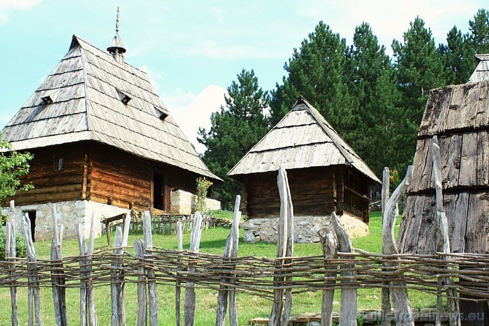 Ciemā apskatāmas ap 50 autentisku ēku, kādās senāk mita serbi
Foto: Vita Kūlīte, Relaks Tūre 54580