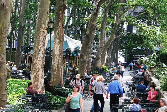 Tieši pavasarī Ņujorkas parkos un dārzos parādās saules izslāpuši pilsētnieki un tūristi  
Foto: Kathleen Fox, www.nycgo.com 54628