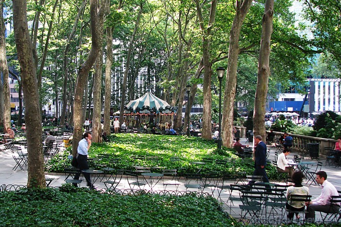 Pēc krietnas pastaigas daudzās brīvdabas kafejnīcas tā vien aicina iemalkot ko garšīgu 
Foto: Kathleen Fox, www.nycgo.com 54634