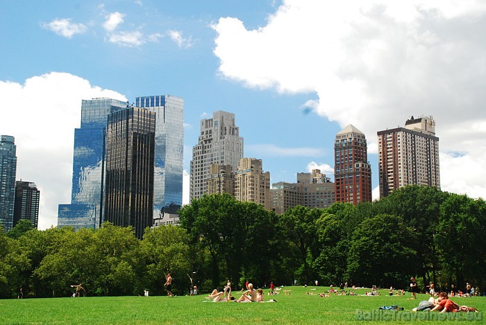 Esot Centrālparkā - vienā no slavenākajiem parkiem visā pasaulē - neticas, ka tepat blakus slejas debesskrāpji
Foto: www.nycgo.com 54635