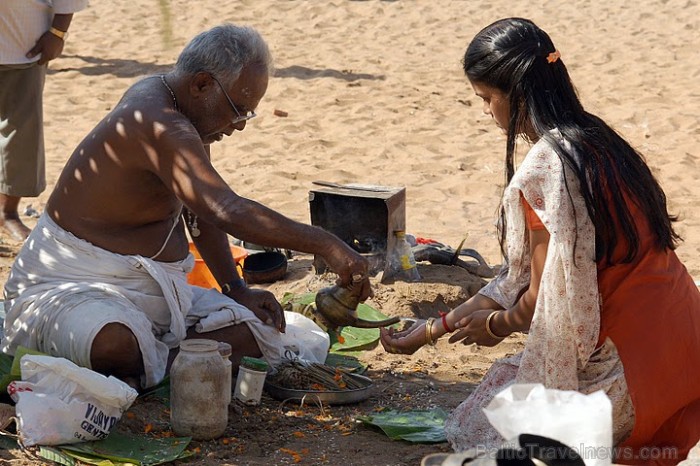 Hindu svētbrīdis – Pudža. Papanasam beach, Varkalai, Kerala
Foto: Guna Bērziņa 57089