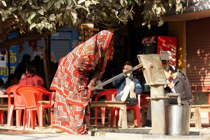 Ūdens aka dzīvā pilsētas ielā. Sarnath
Foto: Guna Bērziņa 57098