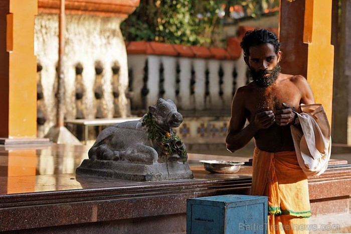 Hindu reliģija ir dzīves ikdienas sastāvdaļa. Temple junction,Varkalai, Kerala
Foto: Guna Bērziņa 57100