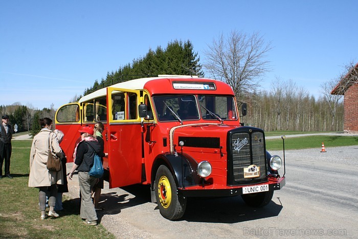 Autobuss SAURER tika izgatavots 1942.gadā un ir nonācis Igaunijā pēc Otrā Pasaules kara kā trofeja. Tagad autobuss izvizinās arī interesentus par tuvā 61306