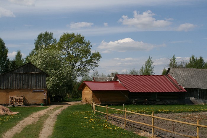 Mini zoo „Dobuļi” atrodas Bauskas rajona, Iecavas novada, Dzimtmisā 65488