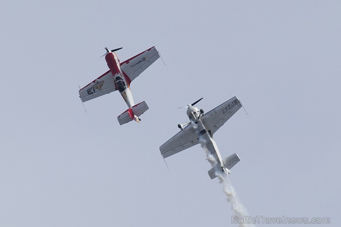 Rīgas svētku 2011 laikā notika aviošovs un sacensības. Foto: www.fotoprojekts.lv 65893