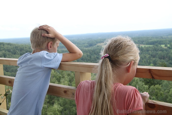 Lielais Liepukalns Latgalē, kas ir trešā augstākā virsotne Latvijā, var lepoties ar Latvijas augstāko skatu torni (34 metri) un skatu uz Rāznas ezeru 66299