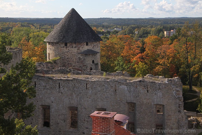 No 24.09.2011 atkal ir iespēja uzkāpt Jaunās pils Lādemahera tornī un baudīt Cēsu panorāmu www.tourism.cesis.lv 67359