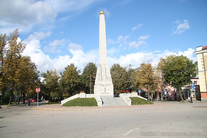 No 24.09.2011 atkal ir iespēja uzkāpt Jaunās pils Lādemahera tornī un baudīt Cēsu panorāmu www.tourism.cesis.lv 67377