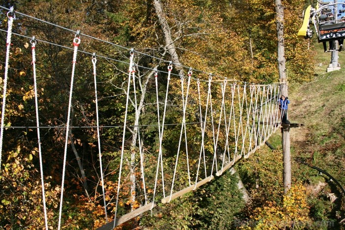 Kad Siguldā nokrāsojas pirmās koku lapas, gan vietējie, gan ārzemju ceļotāji trauc apbrīnot Zelta Rudeni. www.sigulda.lv 67604